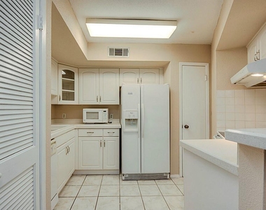 10811 Richmond Avenue - Photo Thumbnail 10