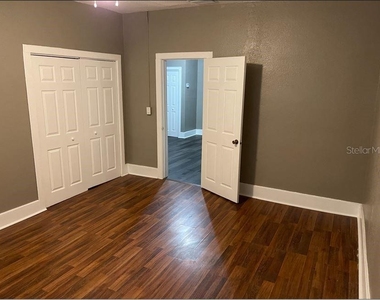 590 S Broadway Avenue - Photo Thumbnail 6