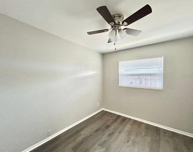 673 59th Street S - Photo Thumbnail 16