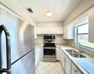 673 59th Street S - Photo Thumbnail 10