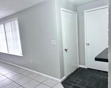7204 Isle Drive - Photo Thumbnail 5