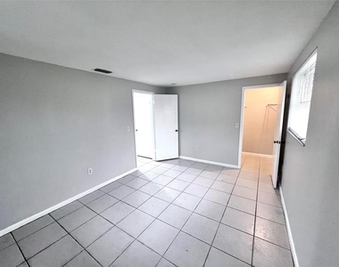 7204 Isle Drive - Photo Thumbnail 17