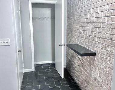 7204 Isle Drive - Photo Thumbnail 4