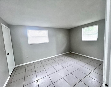 7204 Isle Drive - Photo Thumbnail 16