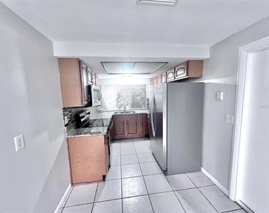 7204 Isle Drive - Photo Thumbnail 8