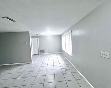 7204 Isle Drive - Photo Thumbnail 7