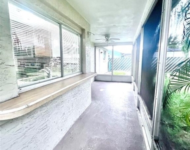 7204 Isle Drive - Photo Thumbnail 14
