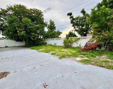 6816 W Burke Street - Photo Thumbnail 36
