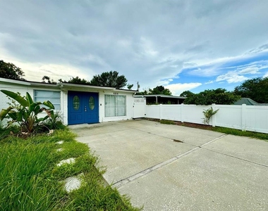 6816 W Burke Street - Photo Thumbnail 1