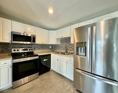 6816 W Burke Street - Photo Thumbnail 8