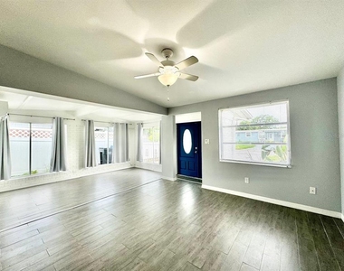 6816 W Burke Street - Photo Thumbnail 3