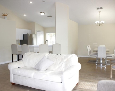 13748 Meade Court - Photo Thumbnail 4