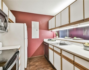 529 Southwest Parkway Parkway - Photo Thumbnail 16