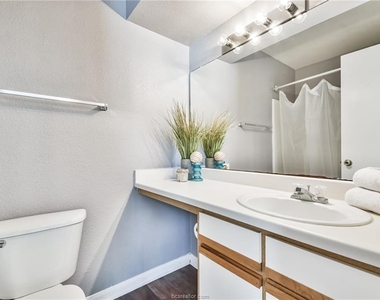 529 Southwest Parkway Parkway - Photo Thumbnail 27