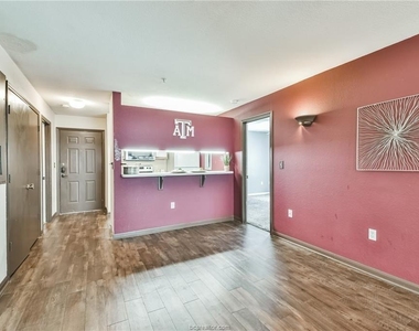 529 Southwest Parkway Parkway - Photo Thumbnail 14