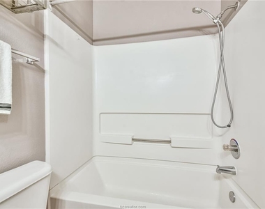 529 Southwest Parkway Parkway - Photo Thumbnail 32