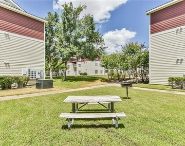 529 Southwest Parkway Parkway - Photo Thumbnail 1