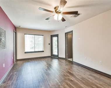 529 Southwest Parkway Parkway - Photo Thumbnail 11