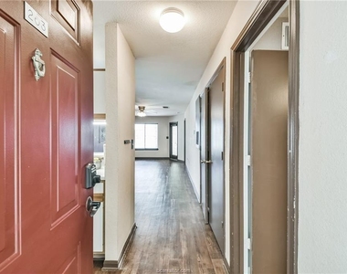 529 Southwest Parkway Parkway - Photo Thumbnail 6