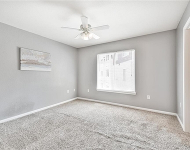 529 Southwest Parkway Parkway - Photo Thumbnail 25