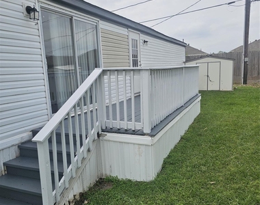 827 Gregs Way - Photo Thumbnail 7