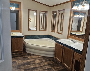 827 Gregs Way - Photo Thumbnail 3