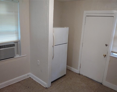 1911 W 26th Street - Photo Thumbnail 3
