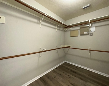 3715 Humble Drive - Photo Thumbnail 5
