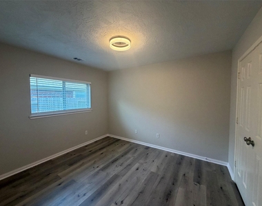 3715 Humble Drive - Photo Thumbnail 16