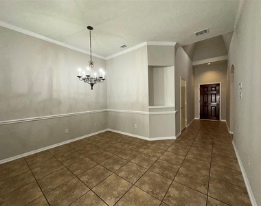 3715 Humble Drive - Photo Thumbnail 2