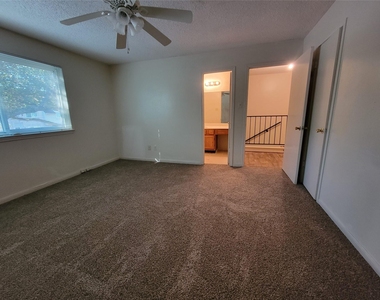 2139 Shiveley Circle - Photo Thumbnail 20