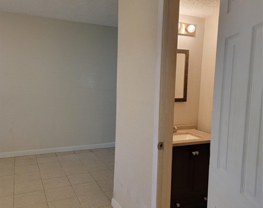 2139 Shiveley Circle - Photo Thumbnail 10