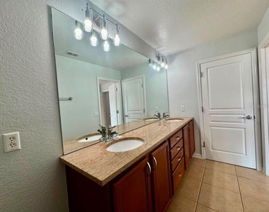 7713 Jailene Drive - Photo Thumbnail 16