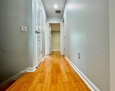 7713 Jailene Drive - Photo Thumbnail 10