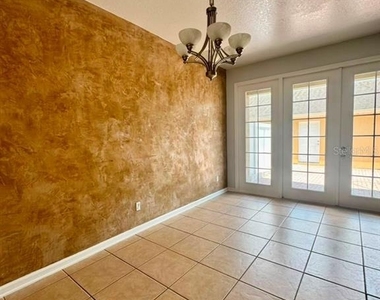 7713 Jailene Drive - Photo Thumbnail 13