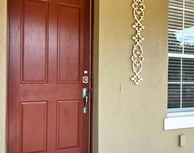 7713 Jailene Drive - Photo Thumbnail 4