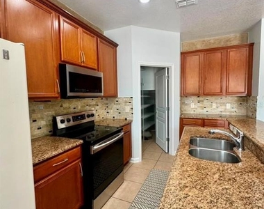 7713 Jailene Drive - Photo Thumbnail 5