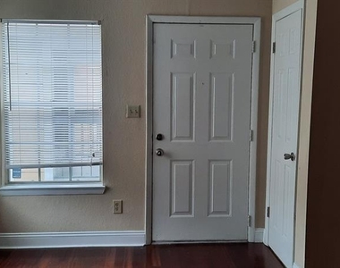 4200 Thornbriar Lane - Photo Thumbnail 9