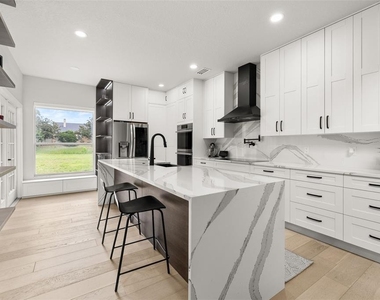 663 Charrice Place - Photo Thumbnail 13