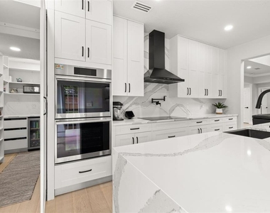 663 Charrice Place - Photo Thumbnail 16