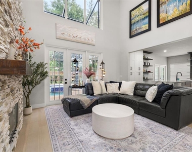 663 Charrice Place - Photo Thumbnail 11