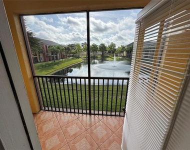 10831 Windsor Walk Drive - Photo Thumbnail 7