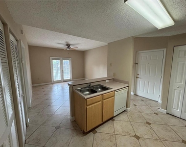10831 Windsor Walk Drive - Photo Thumbnail 4