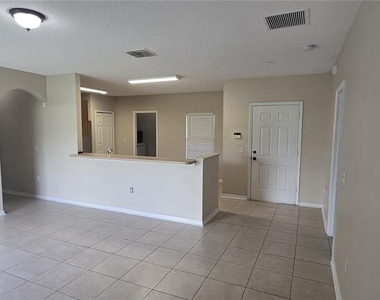 911 Gloucester Court - Photo Thumbnail 2