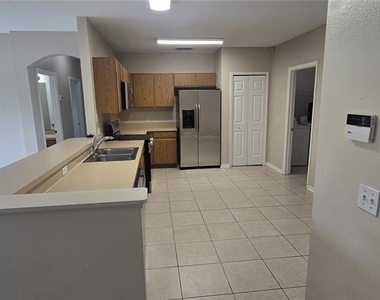 911 Gloucester Court - Photo Thumbnail 1