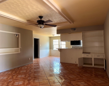 6841 Flamingo Drive - Photo Thumbnail 3