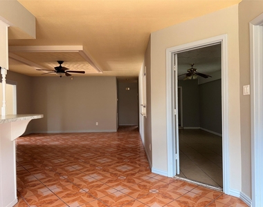 6841 Flamingo Drive - Photo Thumbnail 4