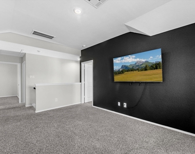 5455 Pinetree Crescent Lane - Photo Thumbnail 3