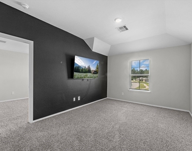 5455 Pinetree Crescent Lane - Photo Thumbnail 4