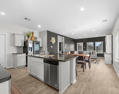 5455 Pinetree Crescent Lane - Photo Thumbnail 21